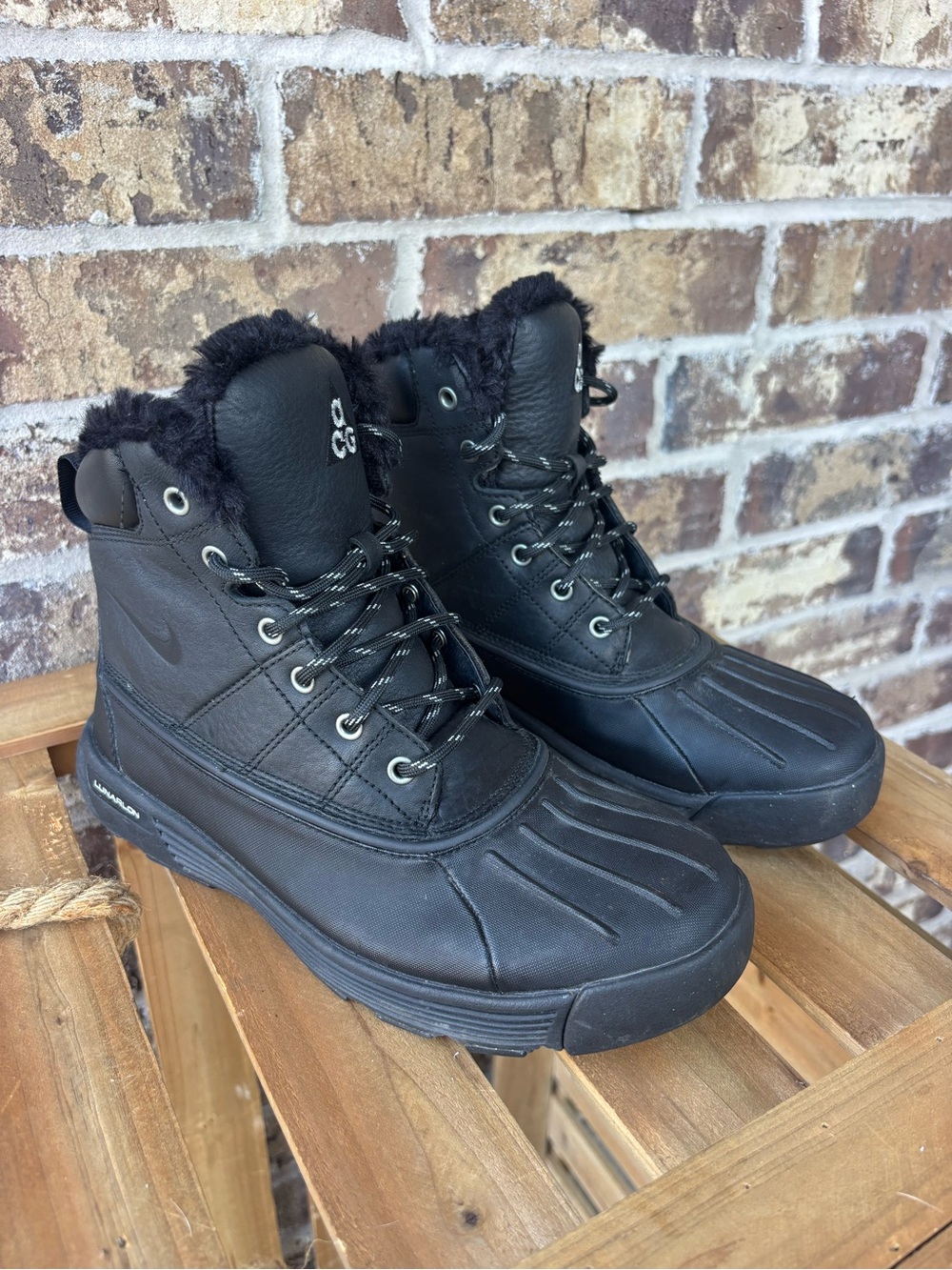 Nike ACG Lunarstorm Duck Boots Women’s 8.5 Black Fur Lined 417724-003